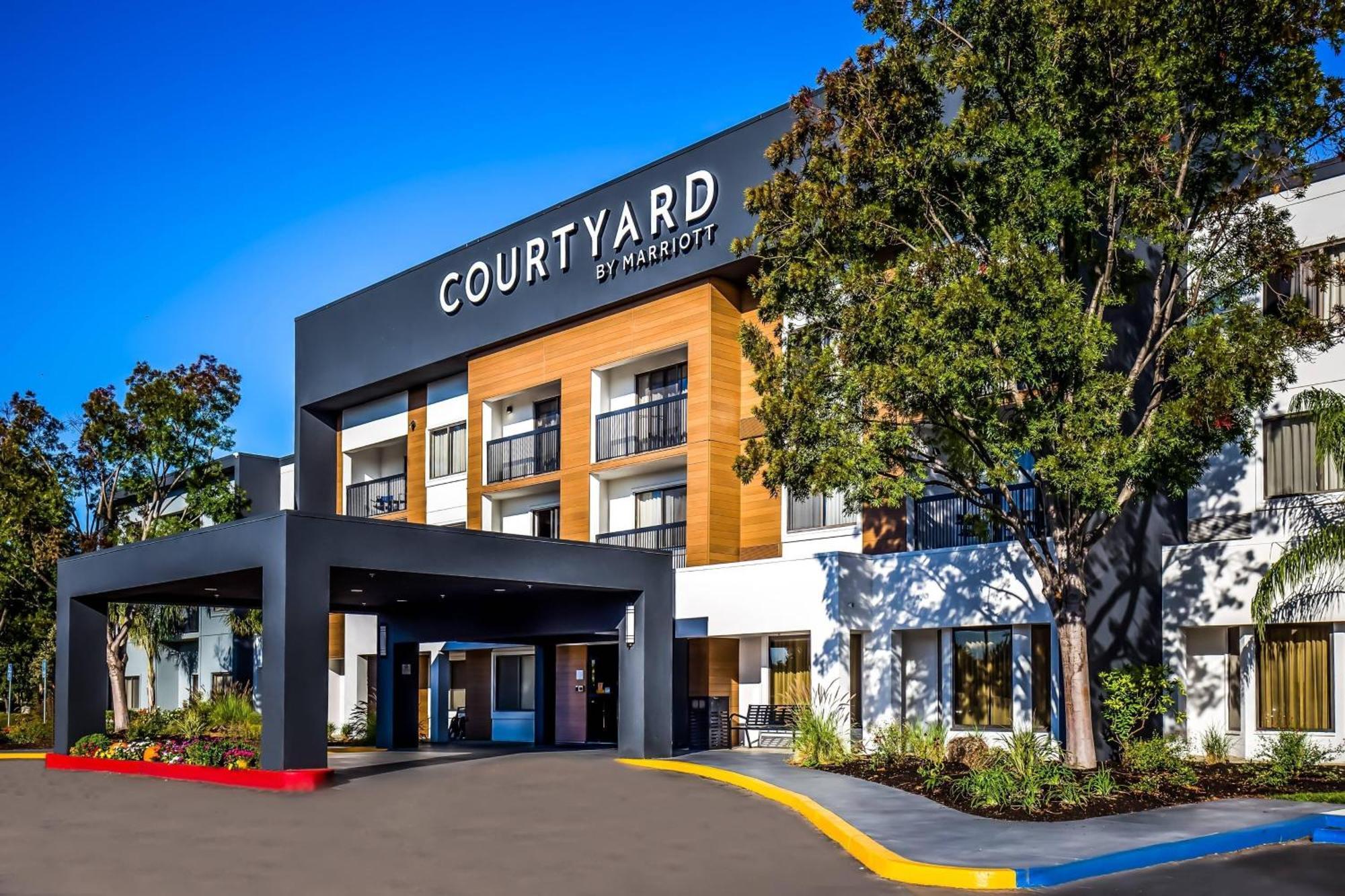 Courtyard By Marriott Livermore Exterior photo