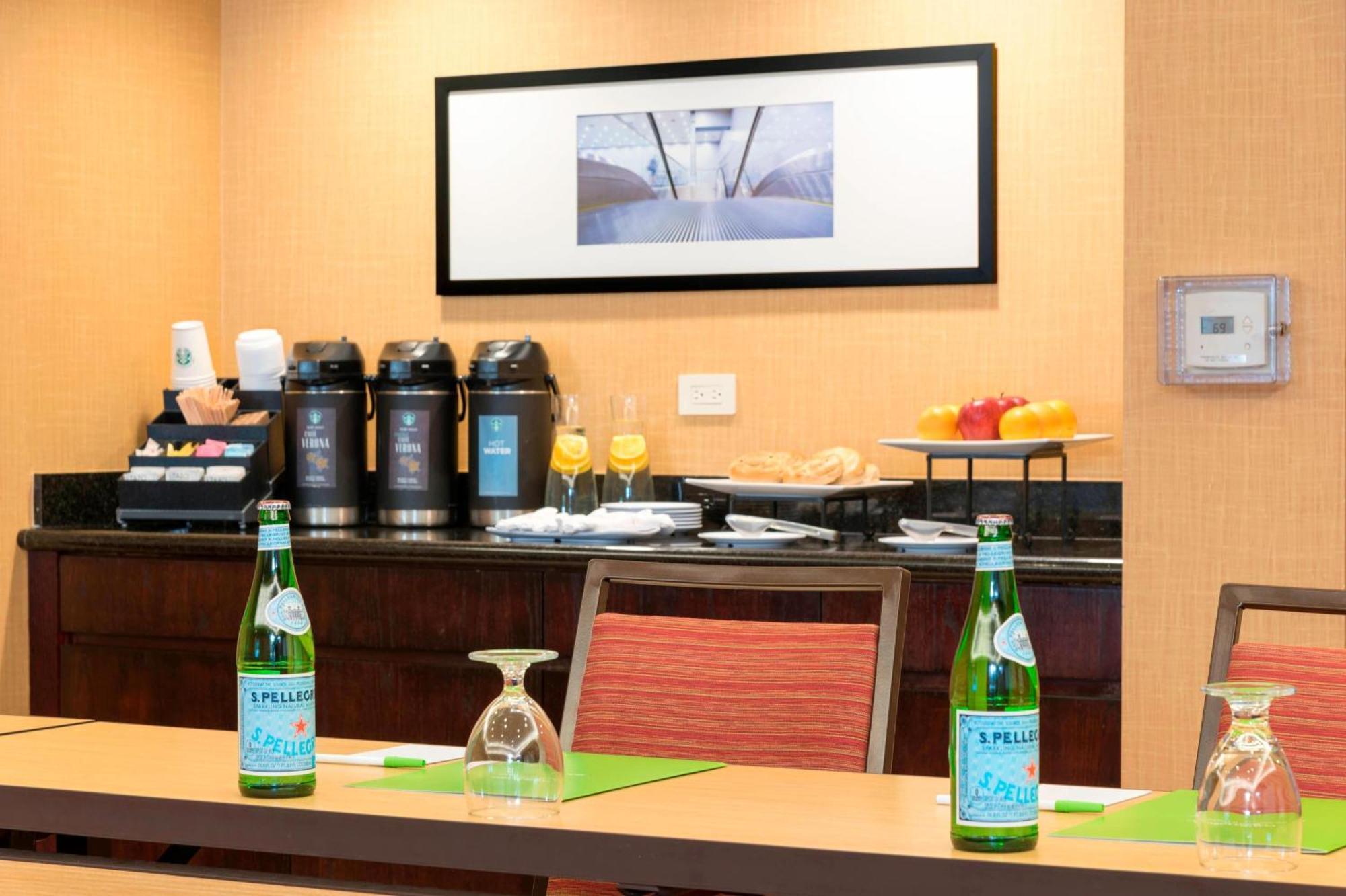 Courtyard By Marriott Livermore Exterior photo