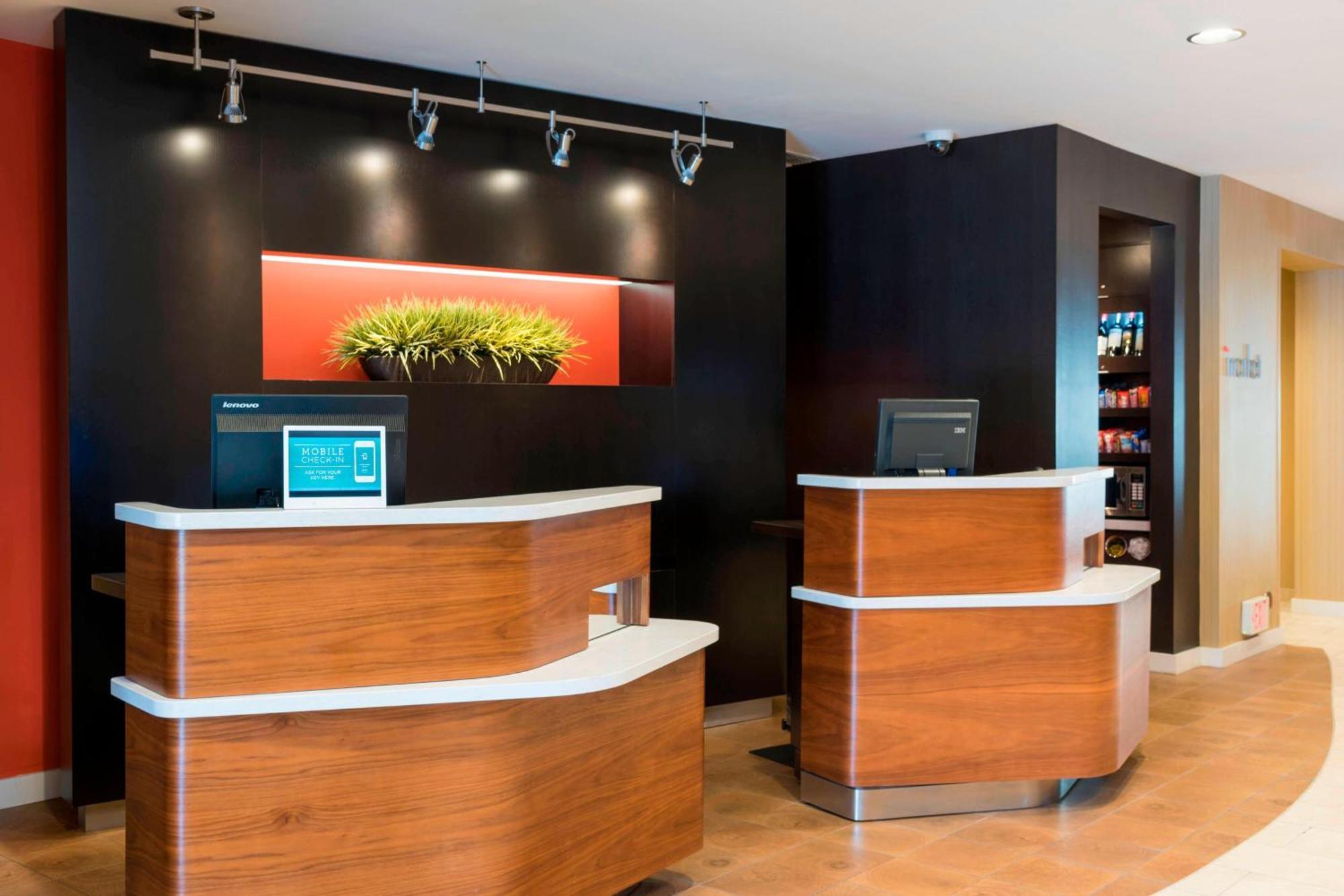 Courtyard By Marriott Livermore Exterior photo